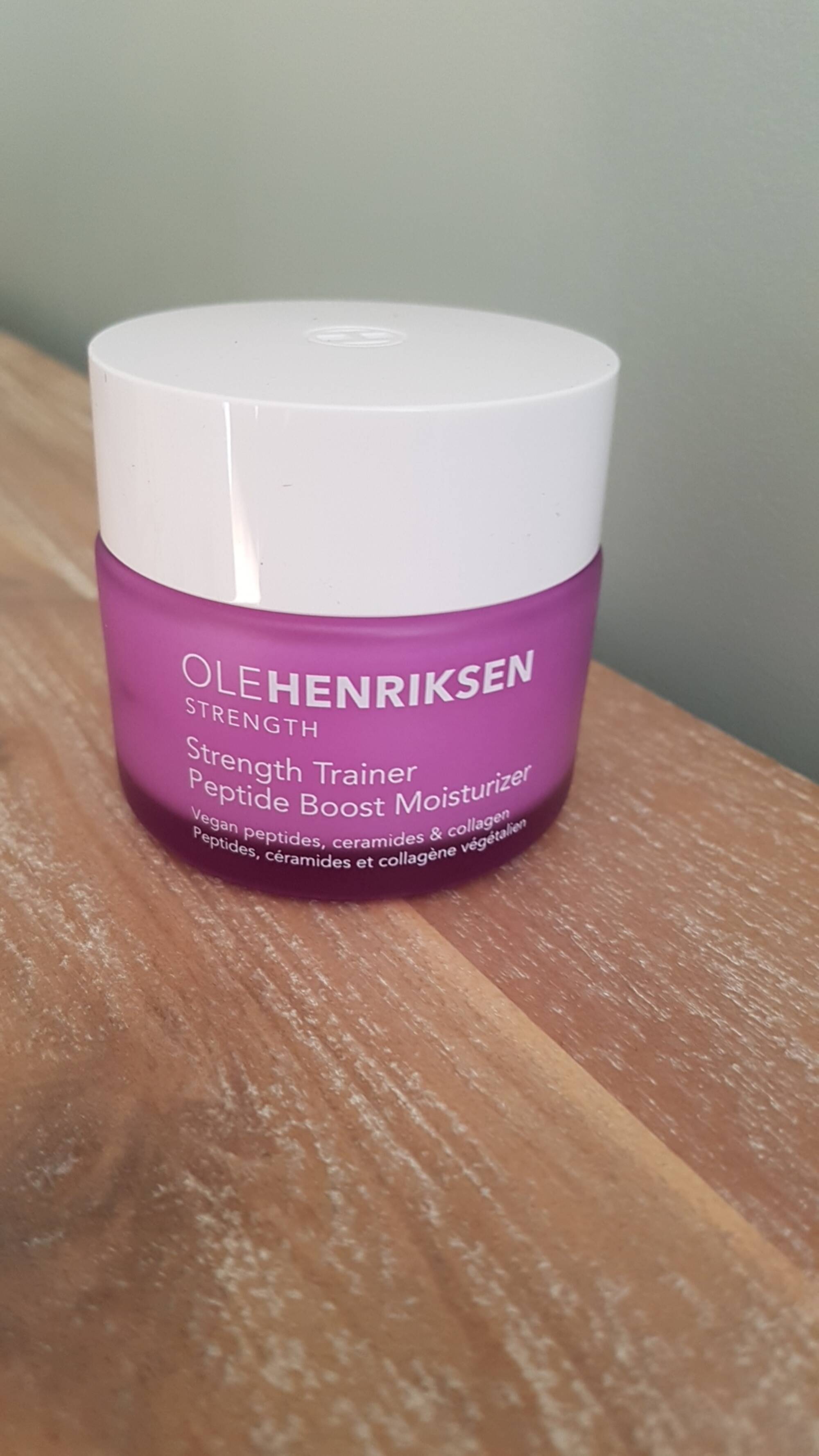 OLE HENRIKSEN - Strength trainer - Peptide boost moisturizer