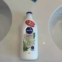 NIVEA - Naturally good - Crema corpo