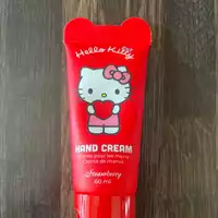 HELLO KITTY - Crème pour les mains strawberry