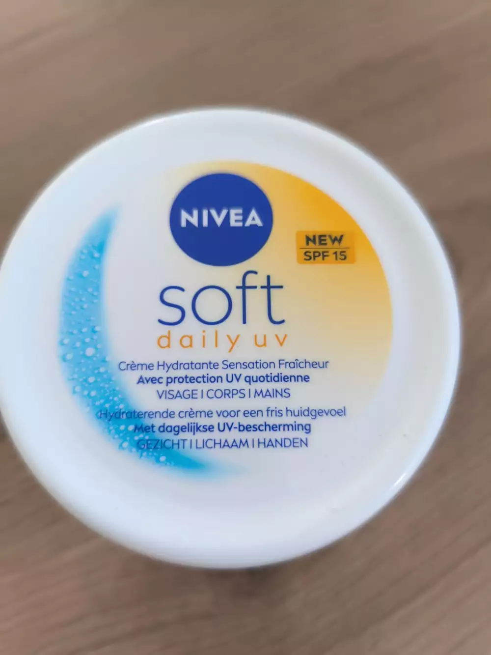 NIVEA - Soft daily uv - Crème hydratante visage, corps et mains SPF 15