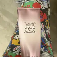 VICTORIA'S SECRET - Velvet Petals - Fragrance lotion