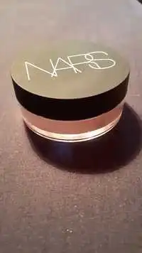 NARS - Poudre libre fixante réfléchissant la lumière