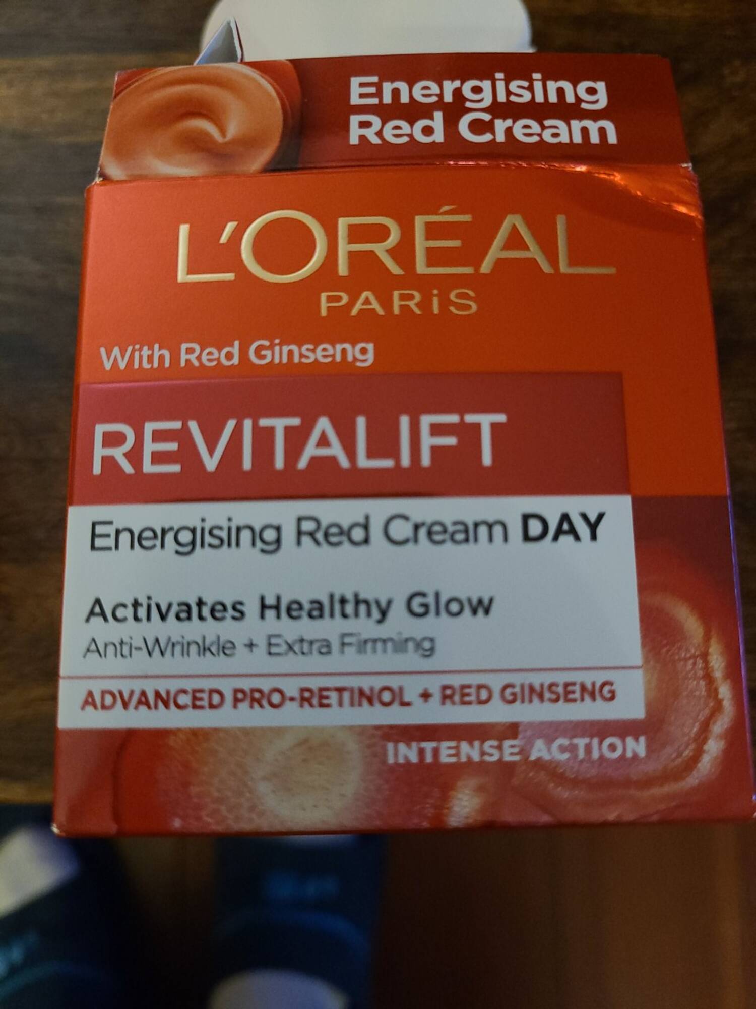 L'ORÉAL - Revitalift - Energising red cream
