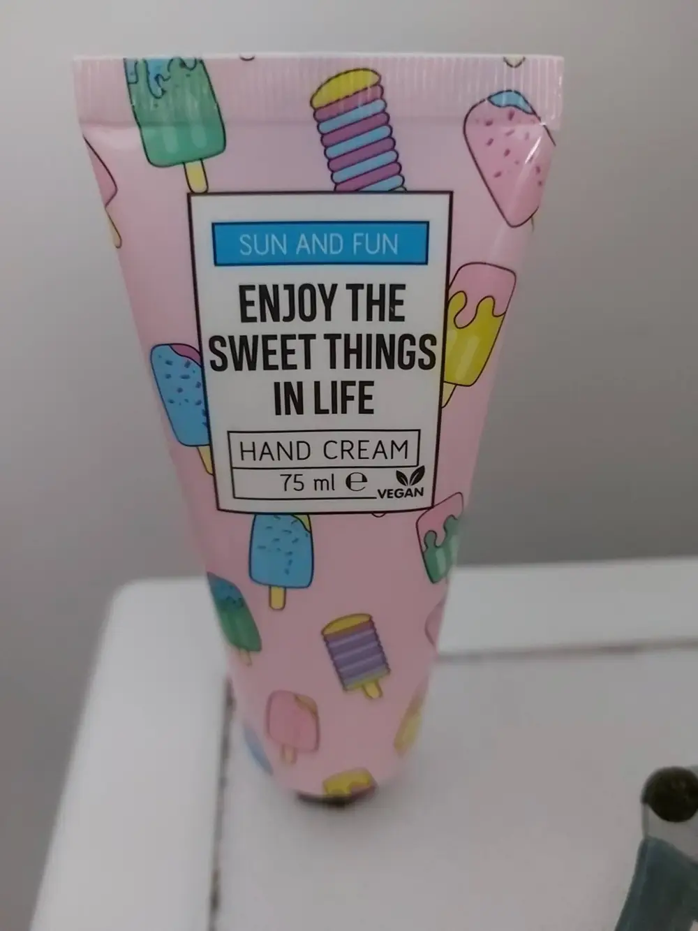 SUN AND FUN - Enjoy the sweet things in life - Hand cream