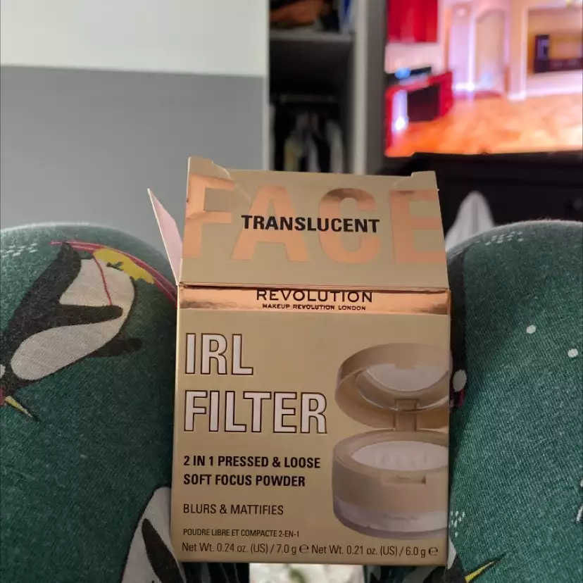 REVOLUTION - Translucent IRL filter - Poudre libre et compacte 2-en-1