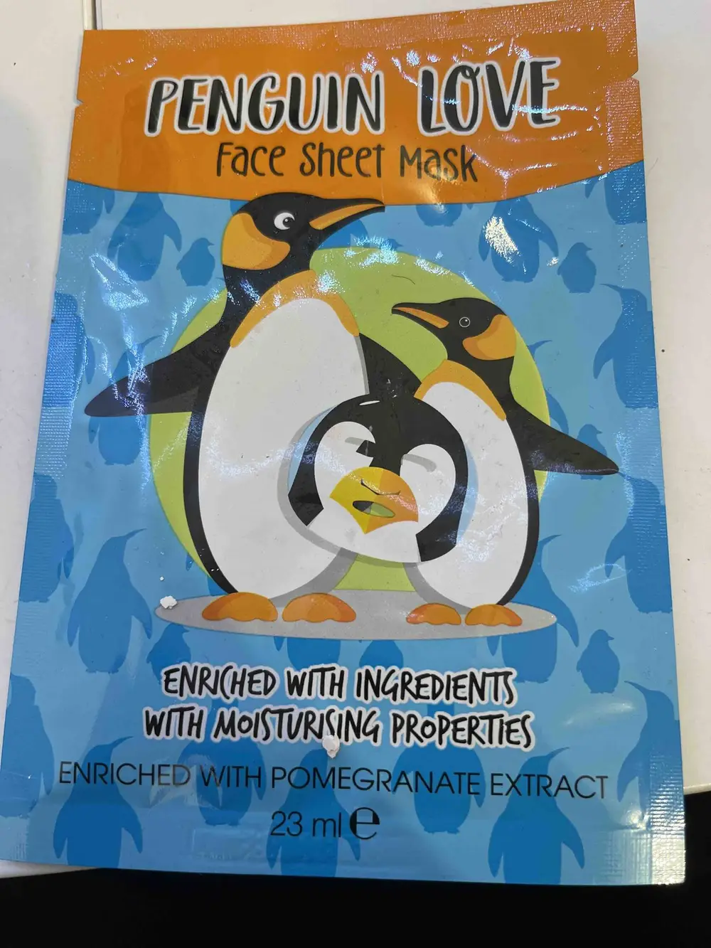 MAXBRANDS MARKETING B.V. - Penguin love - Face sheet mask 