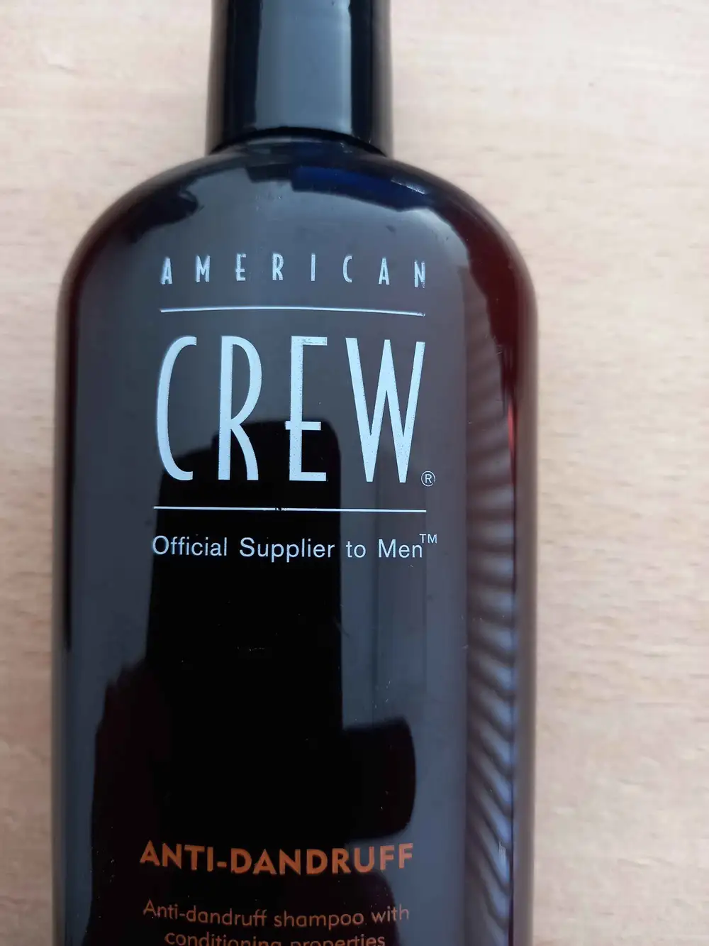 AMÉRICAIN CREW - Official supplier to men - Anti-dandruff shampoo