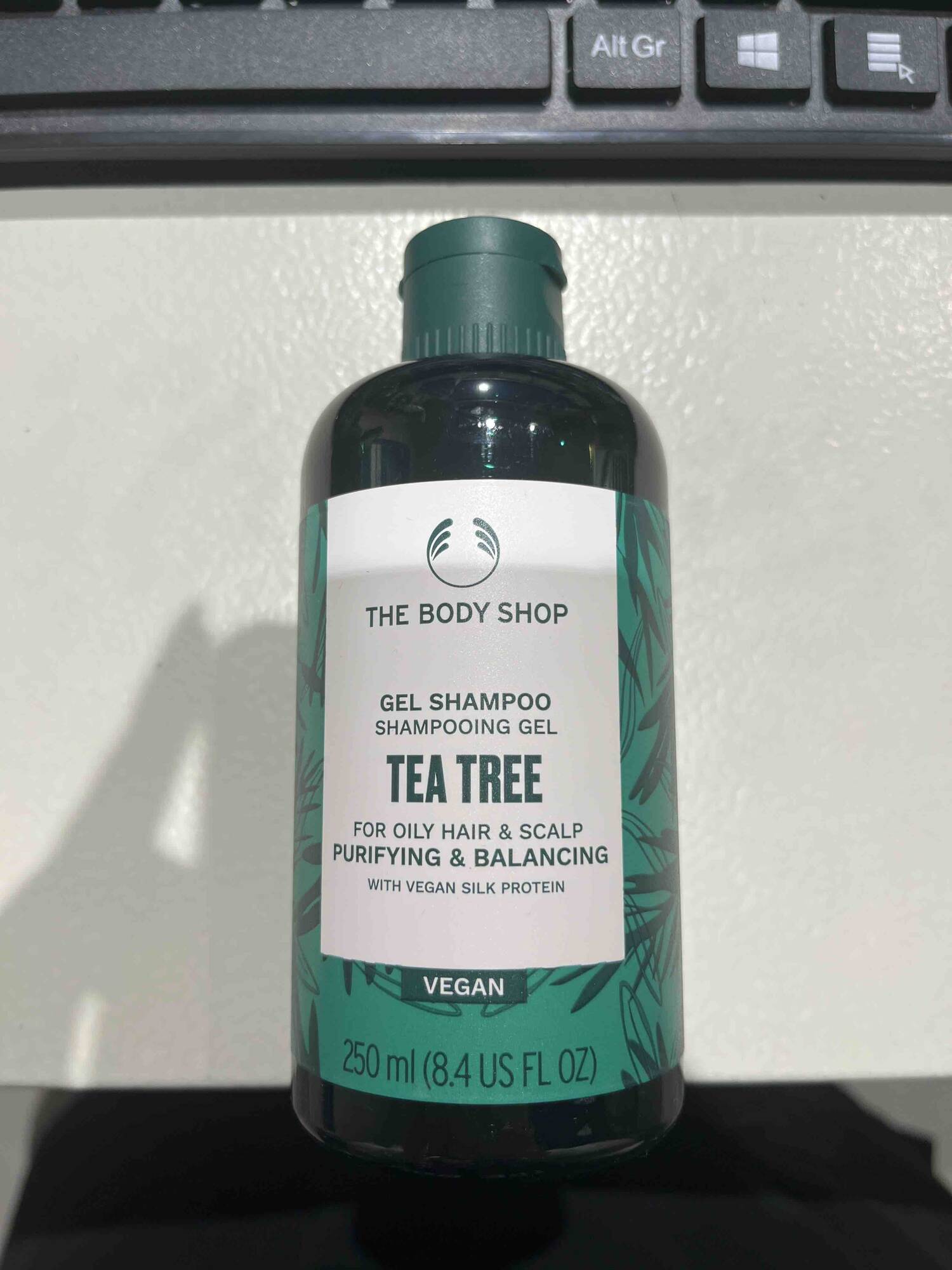 THE BODY SHOP - Tea tree - Shampooing gel purifying & balancing