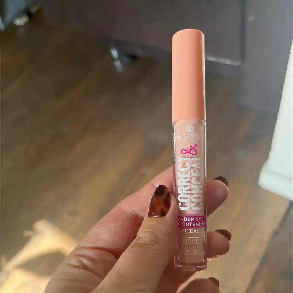 ESSENCE - Correct & conceal - Concealer light