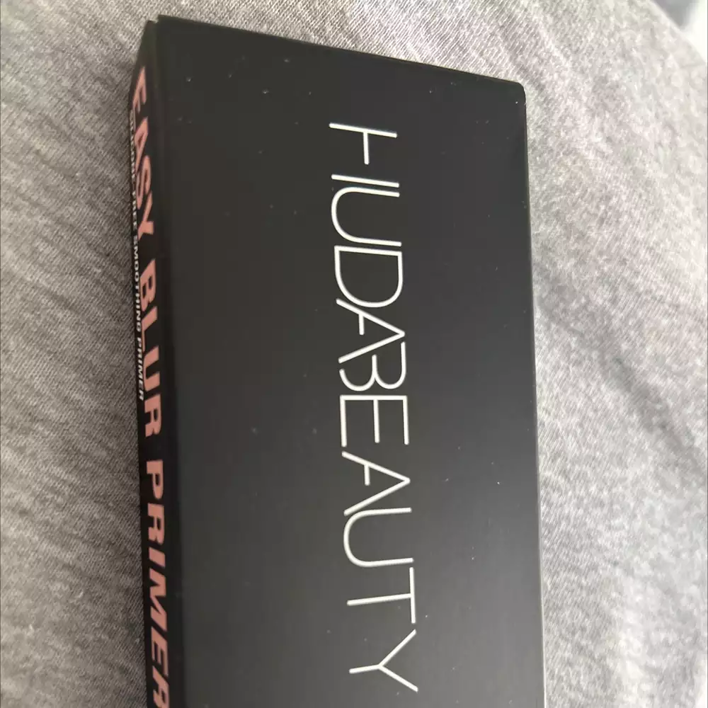 HUDA BEAUTY - Easy blur primer