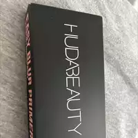 HUDA BEAUTY - Easy blur primer