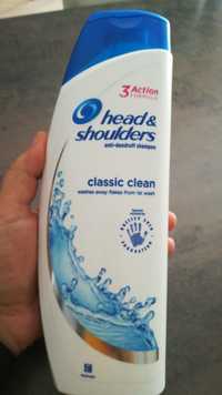 HEAD & SHOULDERS - Washes away flakes from ist wash