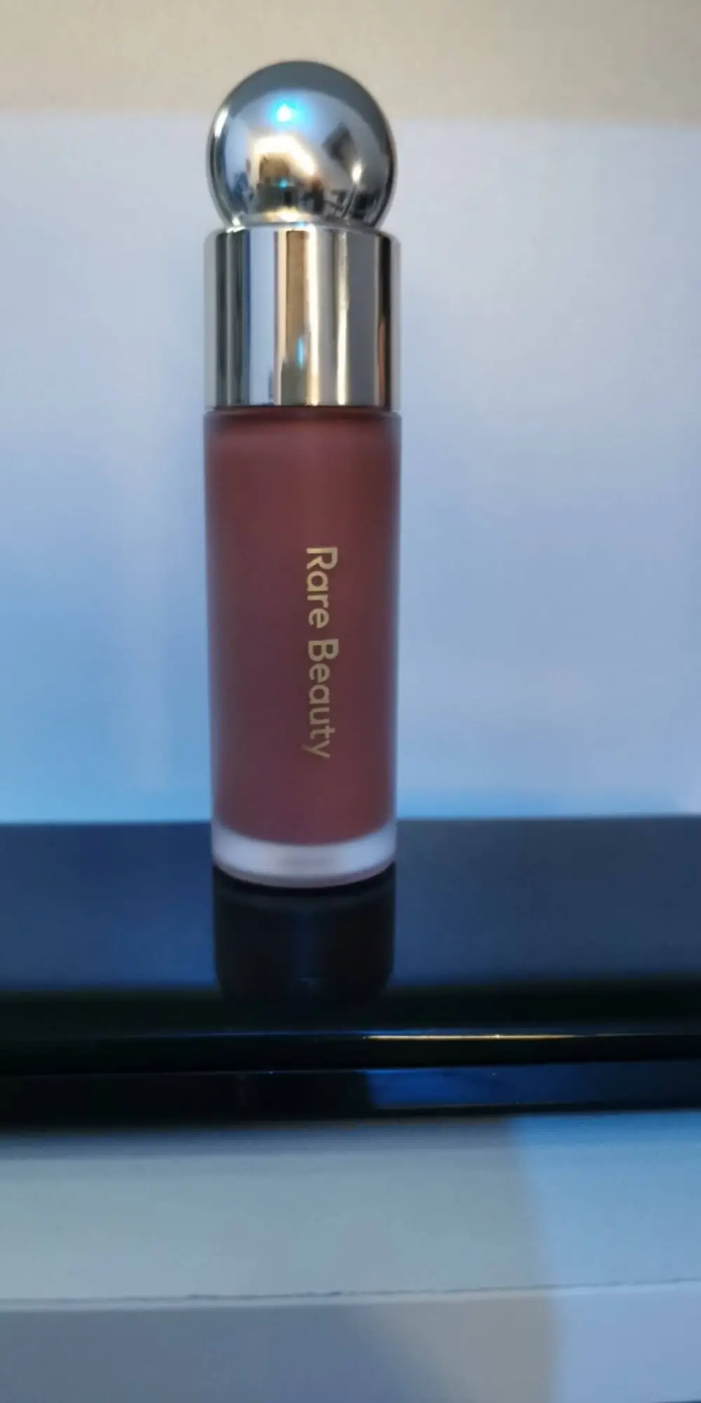 RARE BEAUTY - Worth - Blush liquide frais