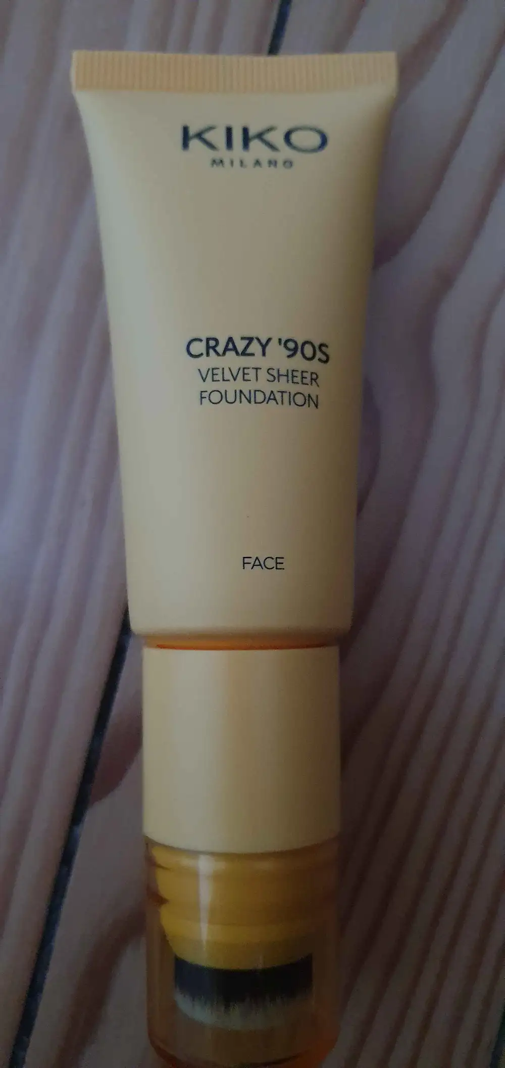 KIKO - Crazy '90s - Velvet sheer foundation