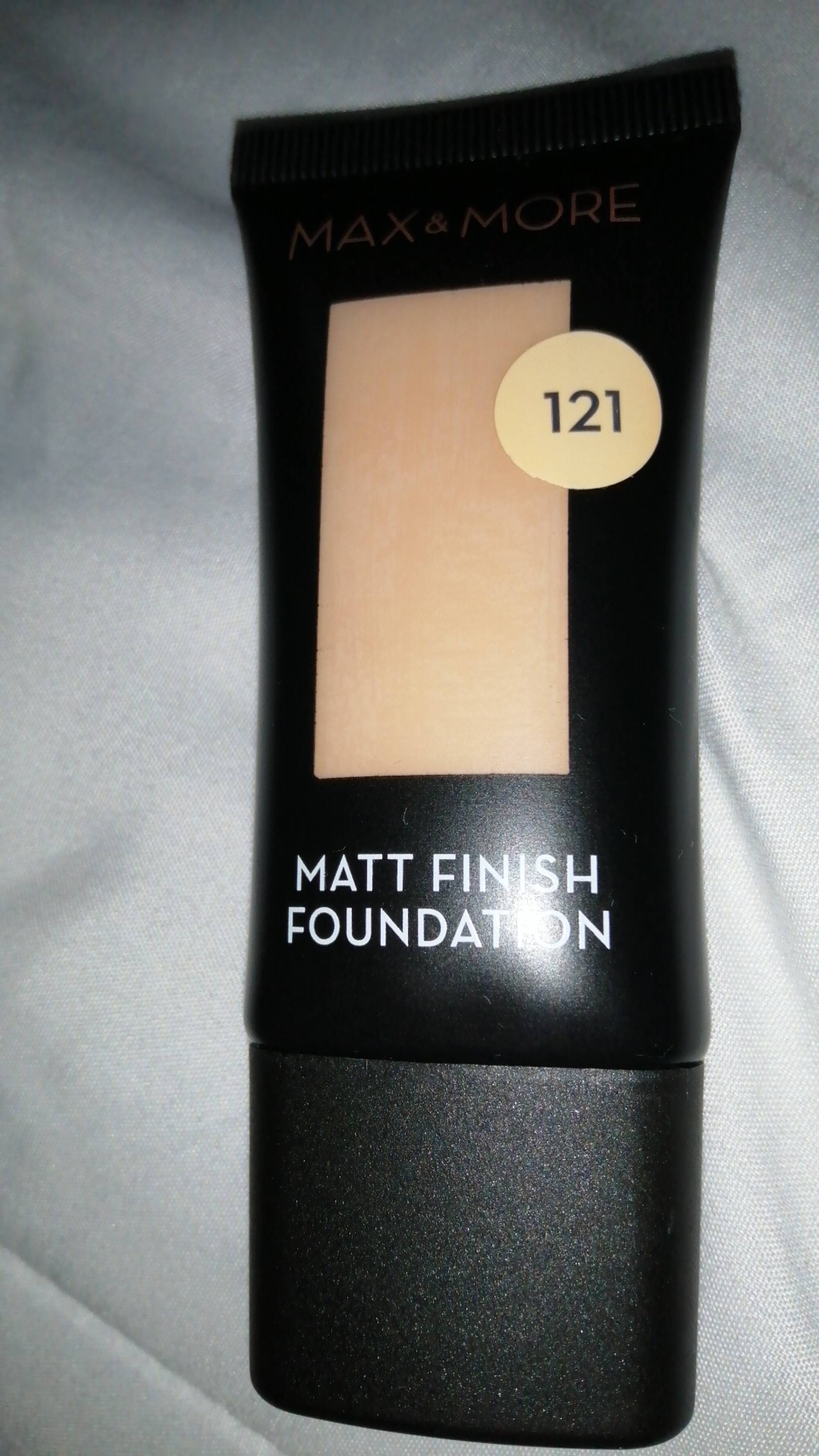 MAX & MORE - Matt finish foundation 121