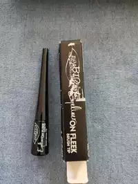 PUROBIO COSMETICS - Eyeliner on fleek brush tip