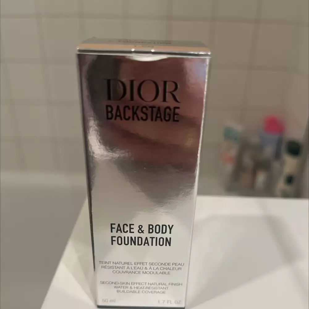 DIOR - Backstage - Face & body foundation