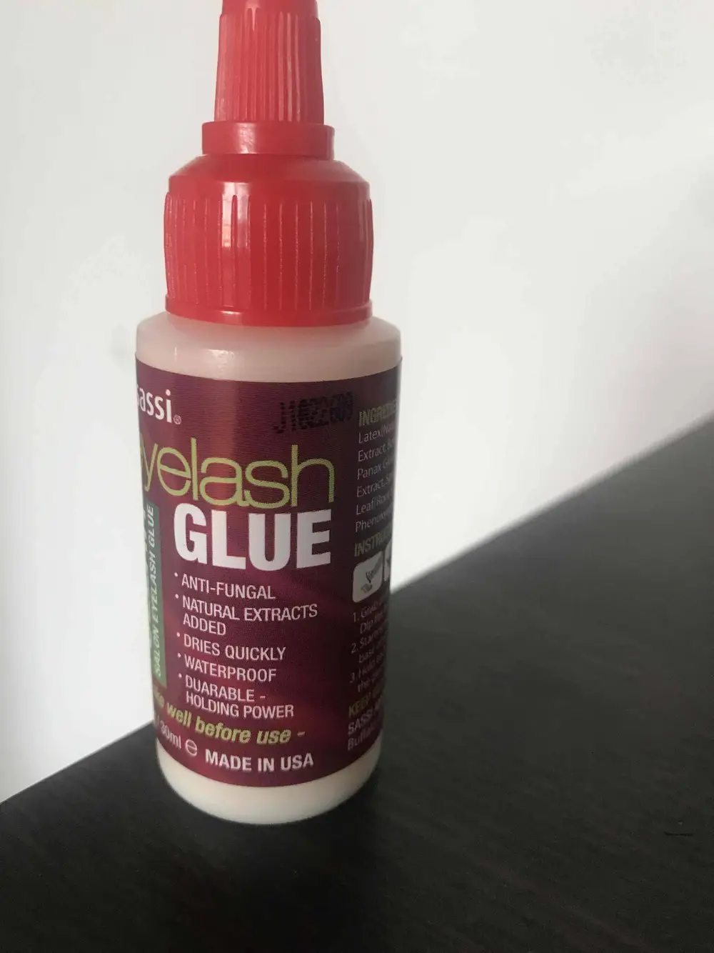 SASSI - Eyelash glue