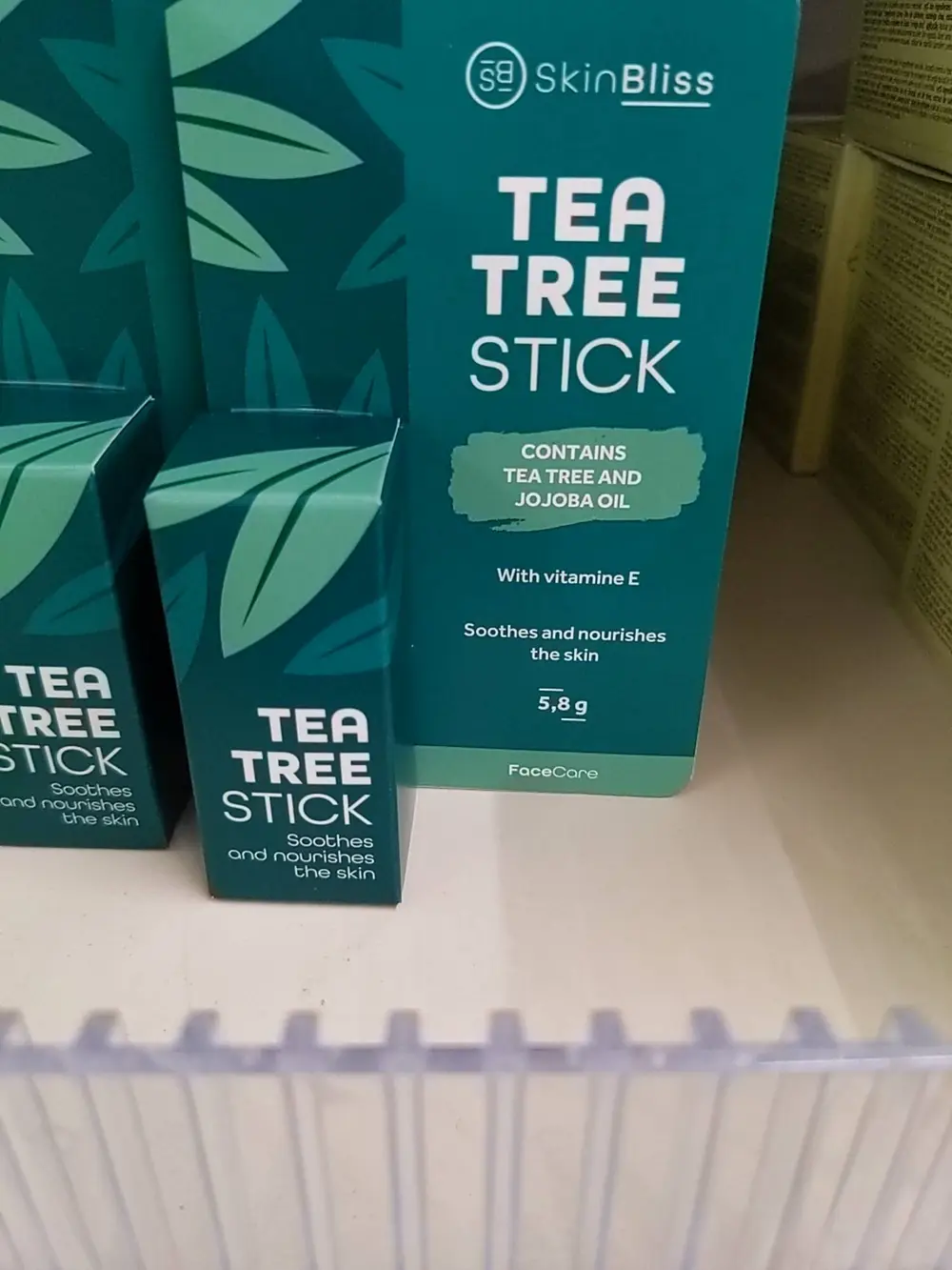 SKINBLISS - Tea tree stick - Soothes and nourishes the skin