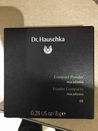 DR. HAUSCHKA - Poudre compacte macadamia 01