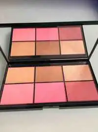 KIKO - Palette pour le contouring visage composée d'un enlumineur