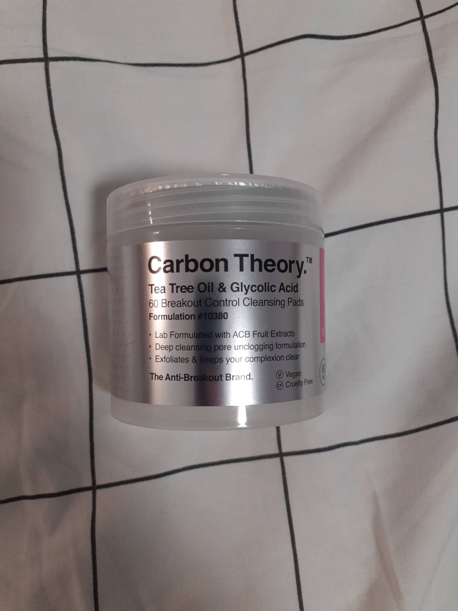 CARBON THEORY - Tea tree oil & glycolic acid 60 breakout control cleansing pads