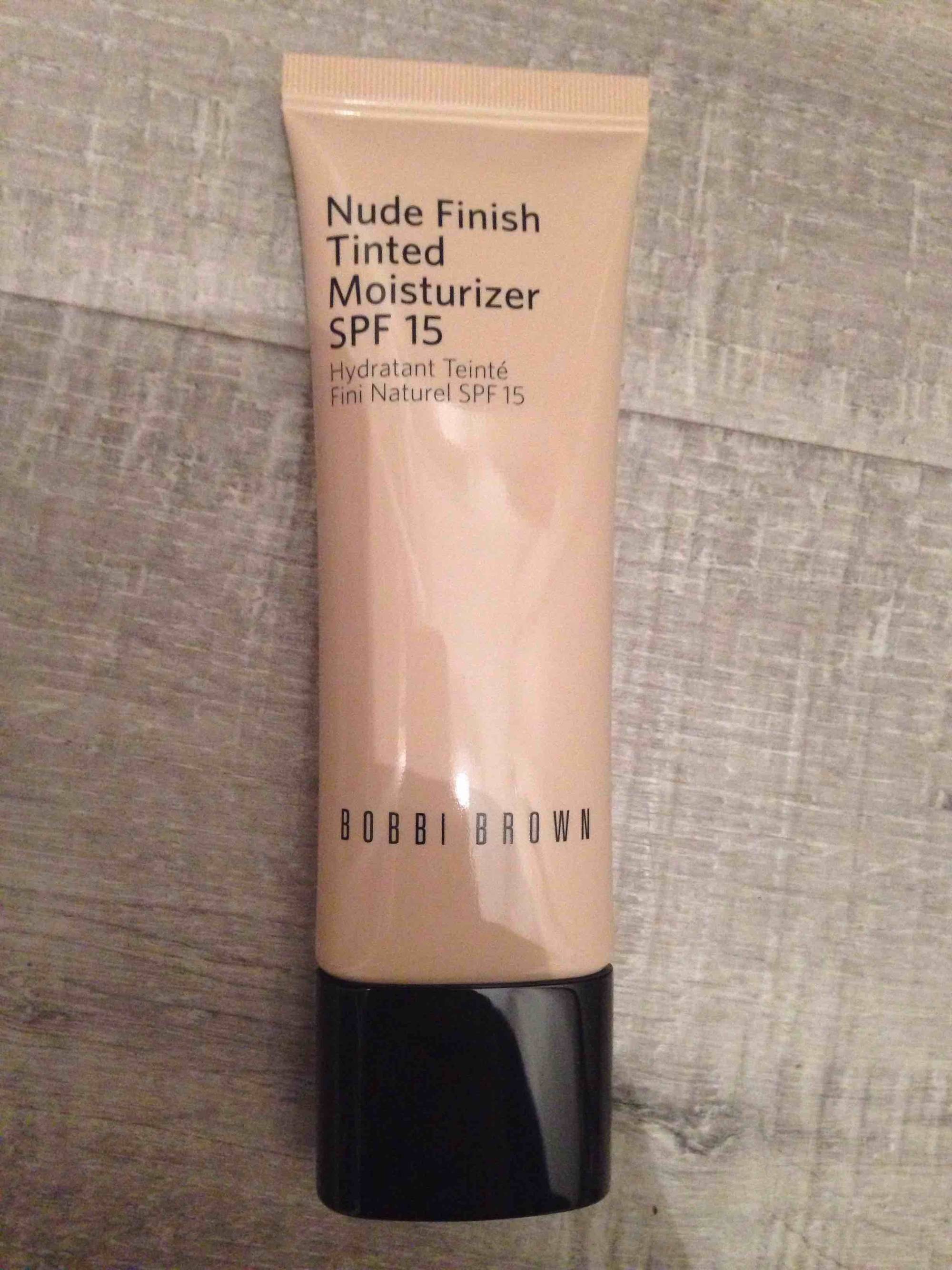 BOBBI BROWN - Nude finish tinted moisturizer SPF 15