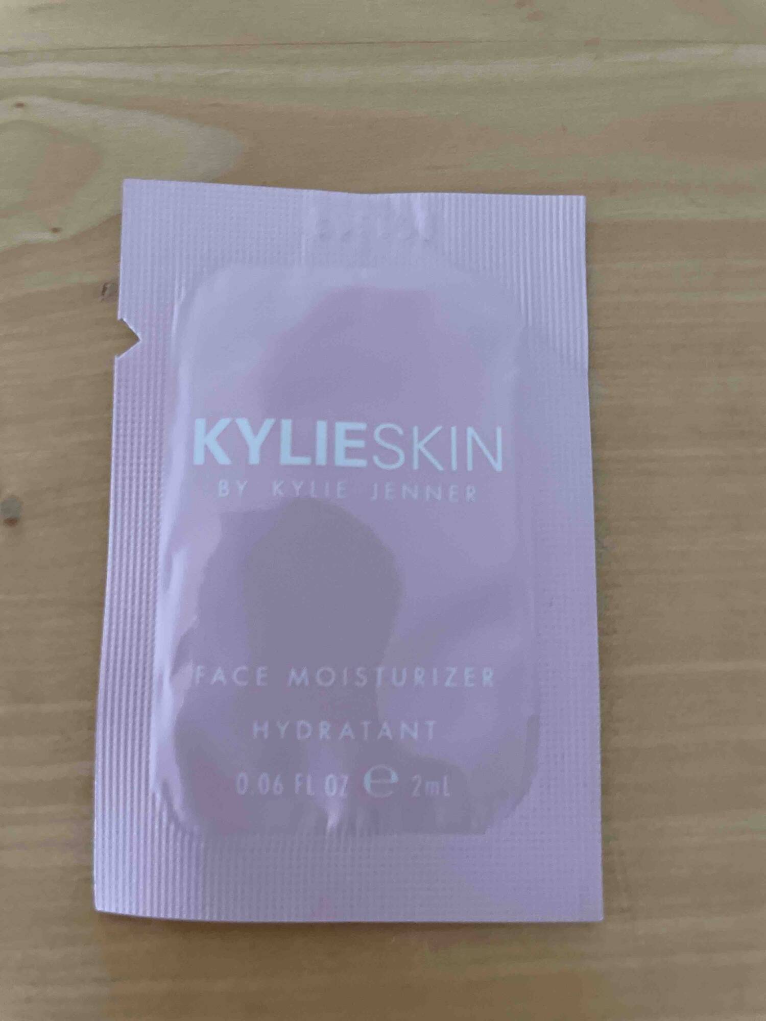 KYLIE JENNER - Kylieskin - Face moisturizer
