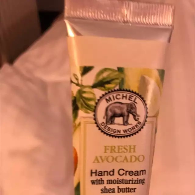 MICHEL DESIGN WORKS - Fresh avocado - Hand cream