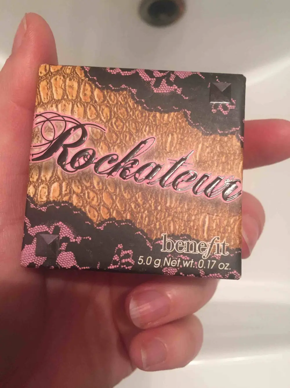 BENEFIT - Rockateur