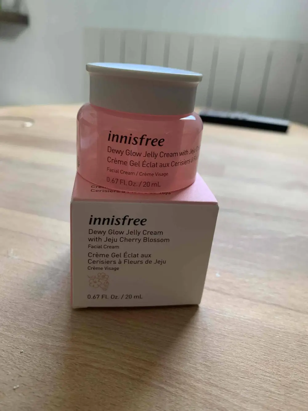 INNISFREE - Crème gel éclat aux cerisiers à fleurs de jeju