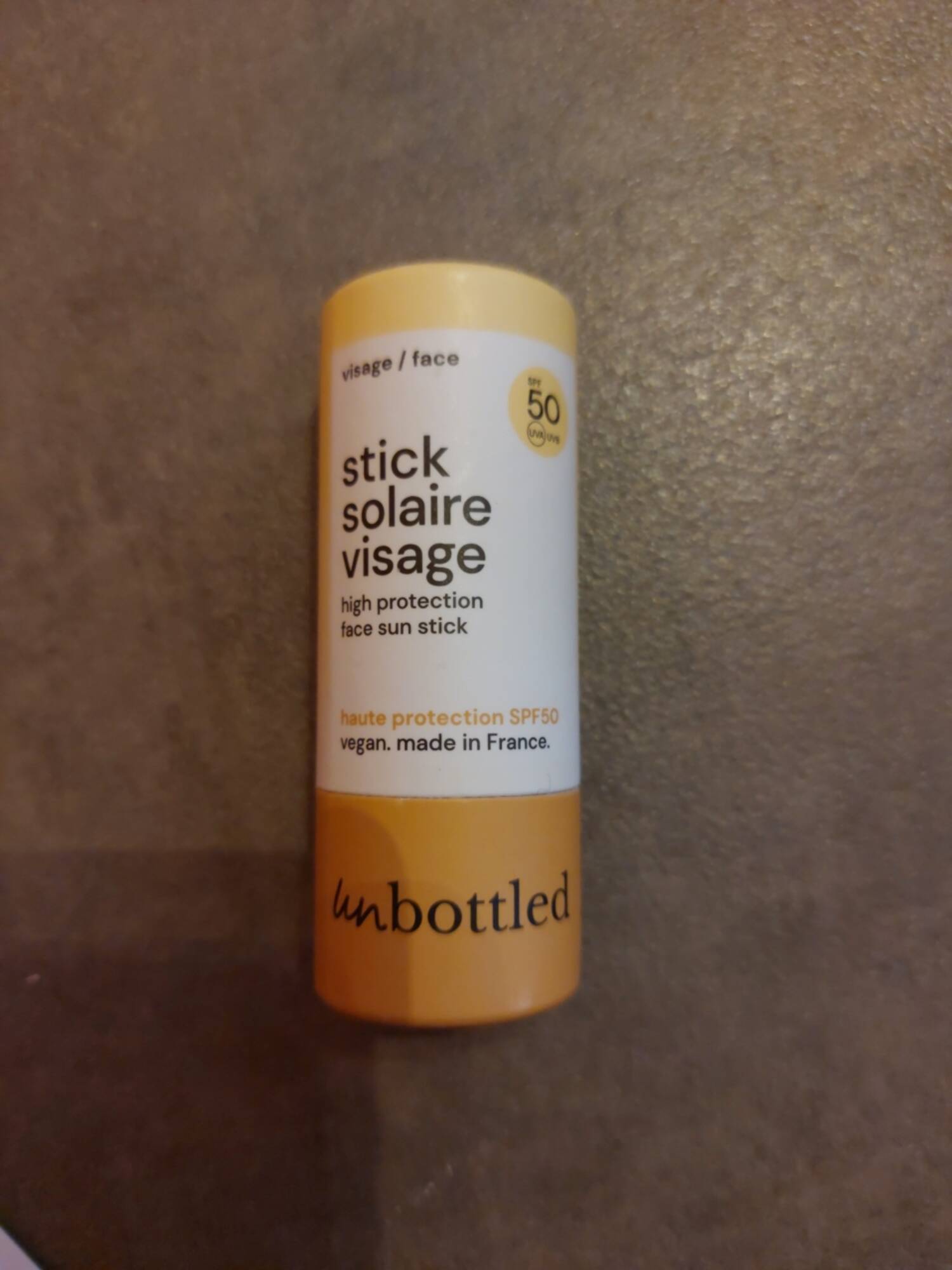 UN BOTTLED - Stick solaire visage SPF 50