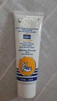 8882 - Crème fond de teint anti-bronzage SPF 50+