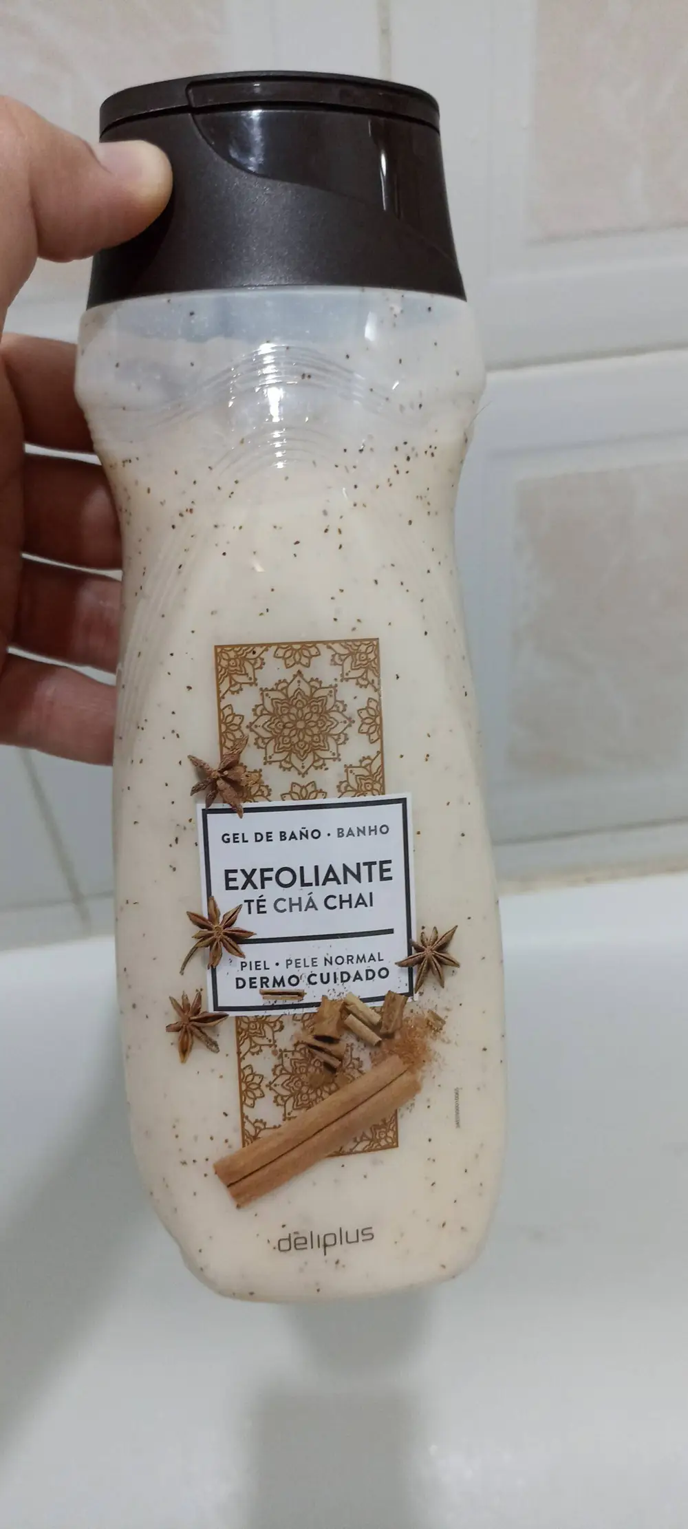 DELIPLUS - Gel de baño exfoliante té cha chai