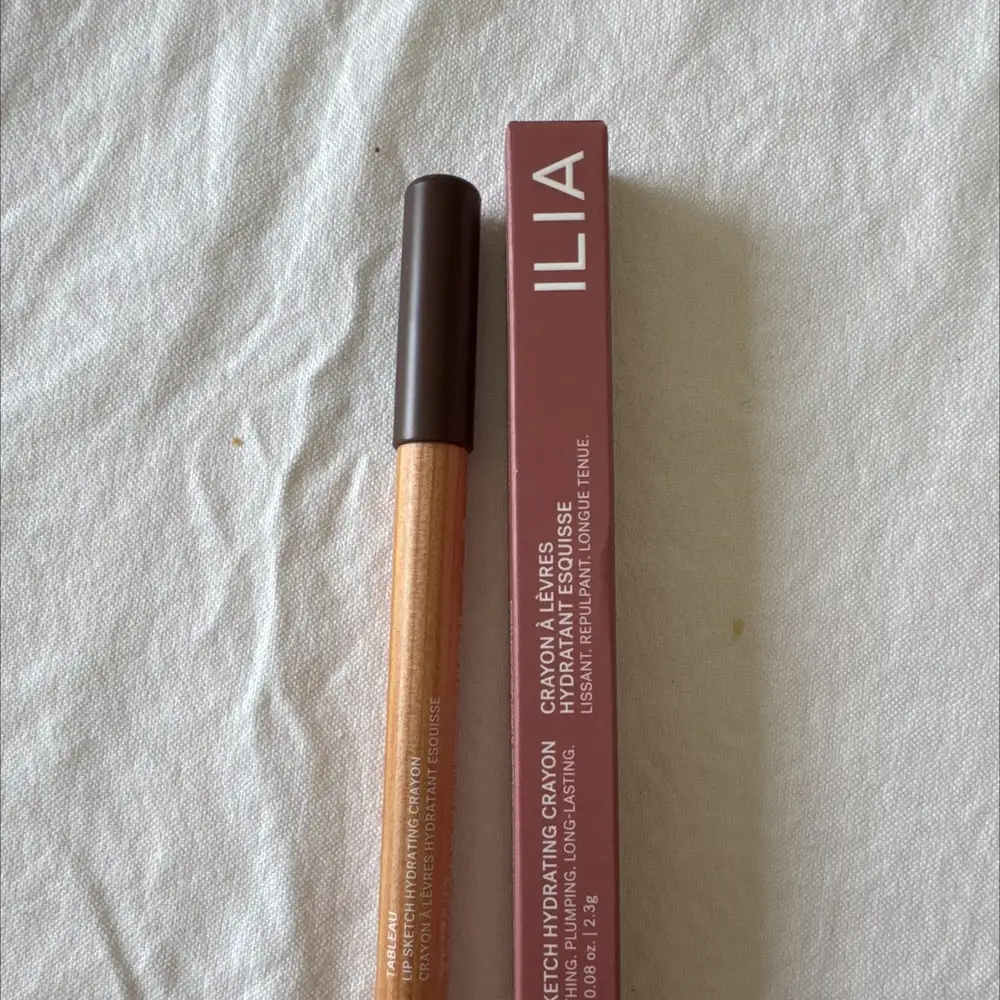 ILIA - Crayon à lèvres hydratant esquisse