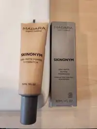 MÁDARA - Skinonym - Fond de teint semi-mat aux peptides