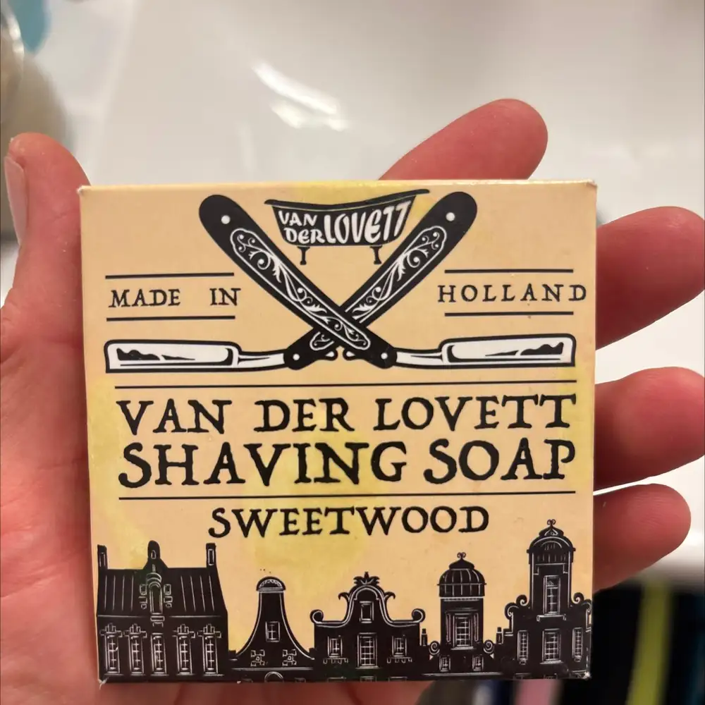 VAN DER LOVETT - Sweet wood - Shaving soap