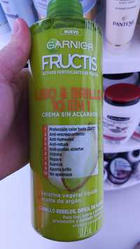 GARNIER - Fructis liso & brillo 10 en 1 - Crema sin aclarado