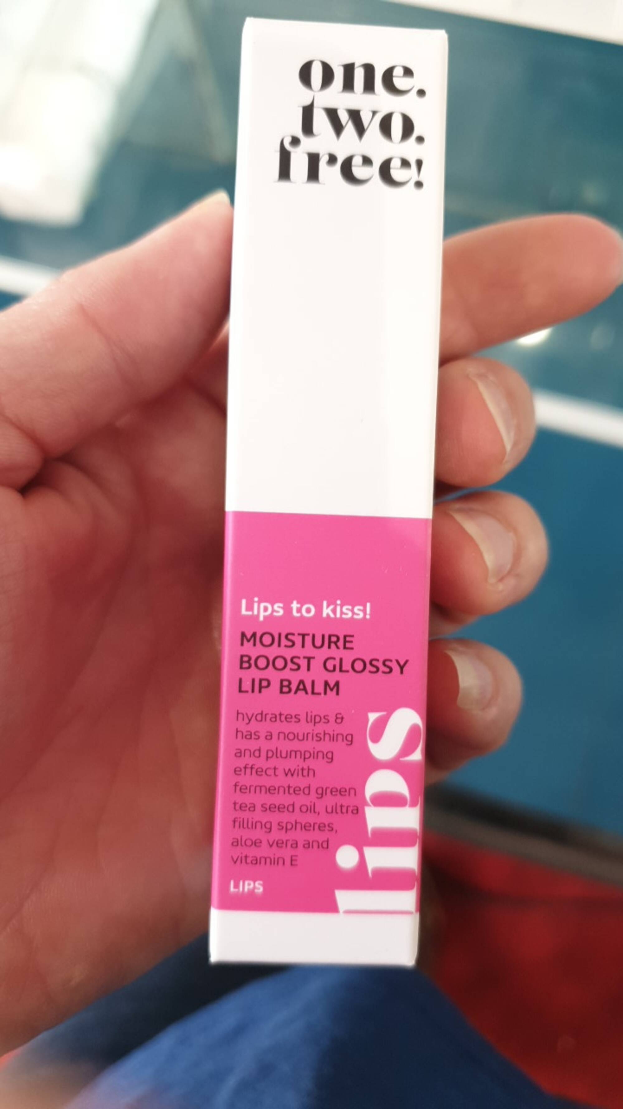 ONE.TWO.FREE! - Lips to kiss ! - Moisture boost glossy lip balm