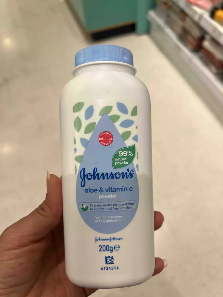 JOHNSON'S - Powder baby aloe & vitamin e 
