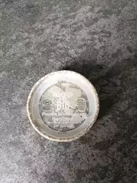 BORN TO BIO - Poudre illuminatrice 01 blanc irisé