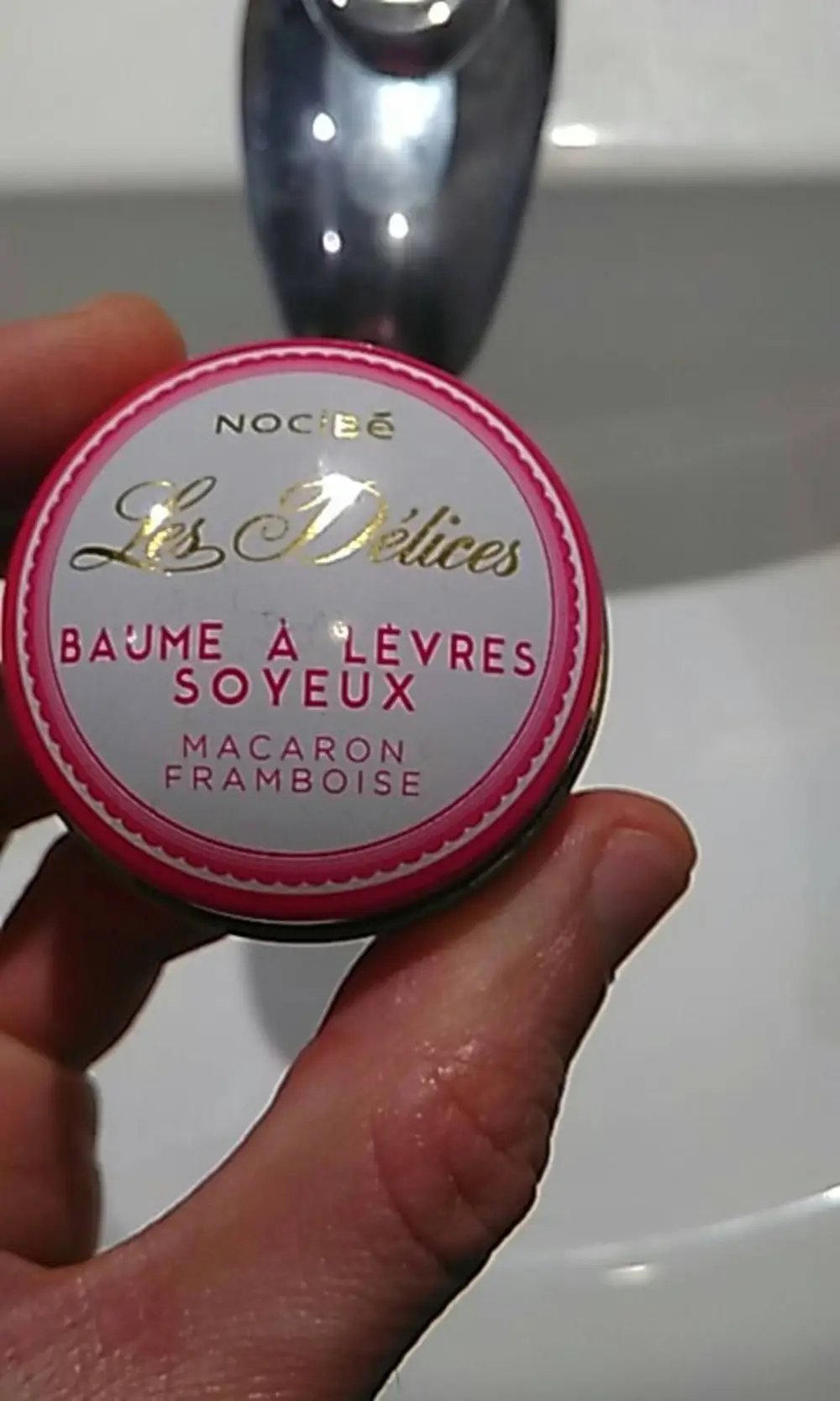 NOCIBÉ - Les Délices - Baume à lèvres soyeux Macaron Framboise