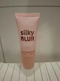 ESSENCE - Silky blur - Poreless primer with niacinamide