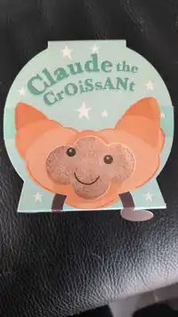BOMB COSMETICS - Claude the croissant - Eponge-savon exfoliante corps