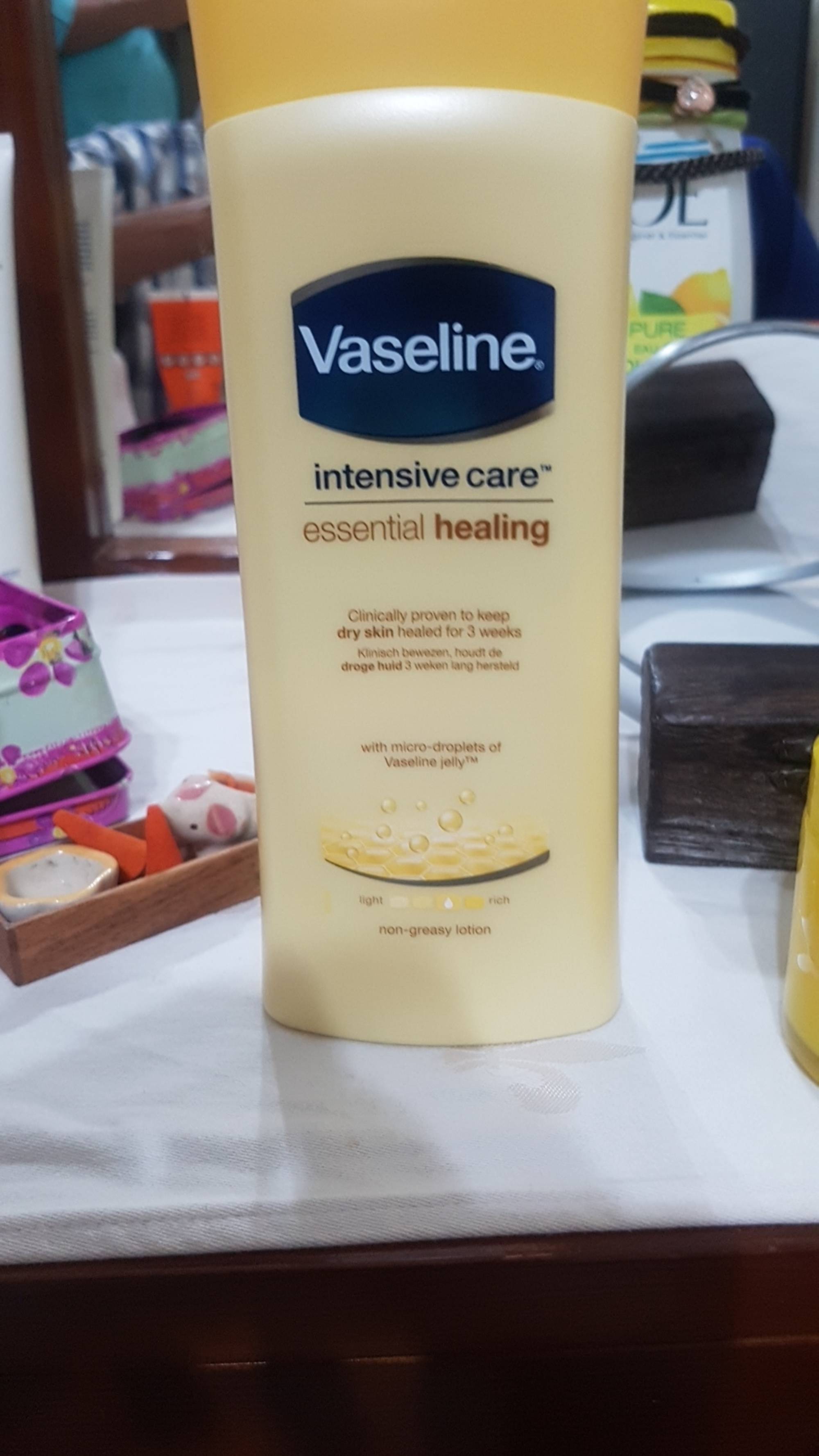 VASELINE INTENSIVE CARE - Essential healing non greasy lotion