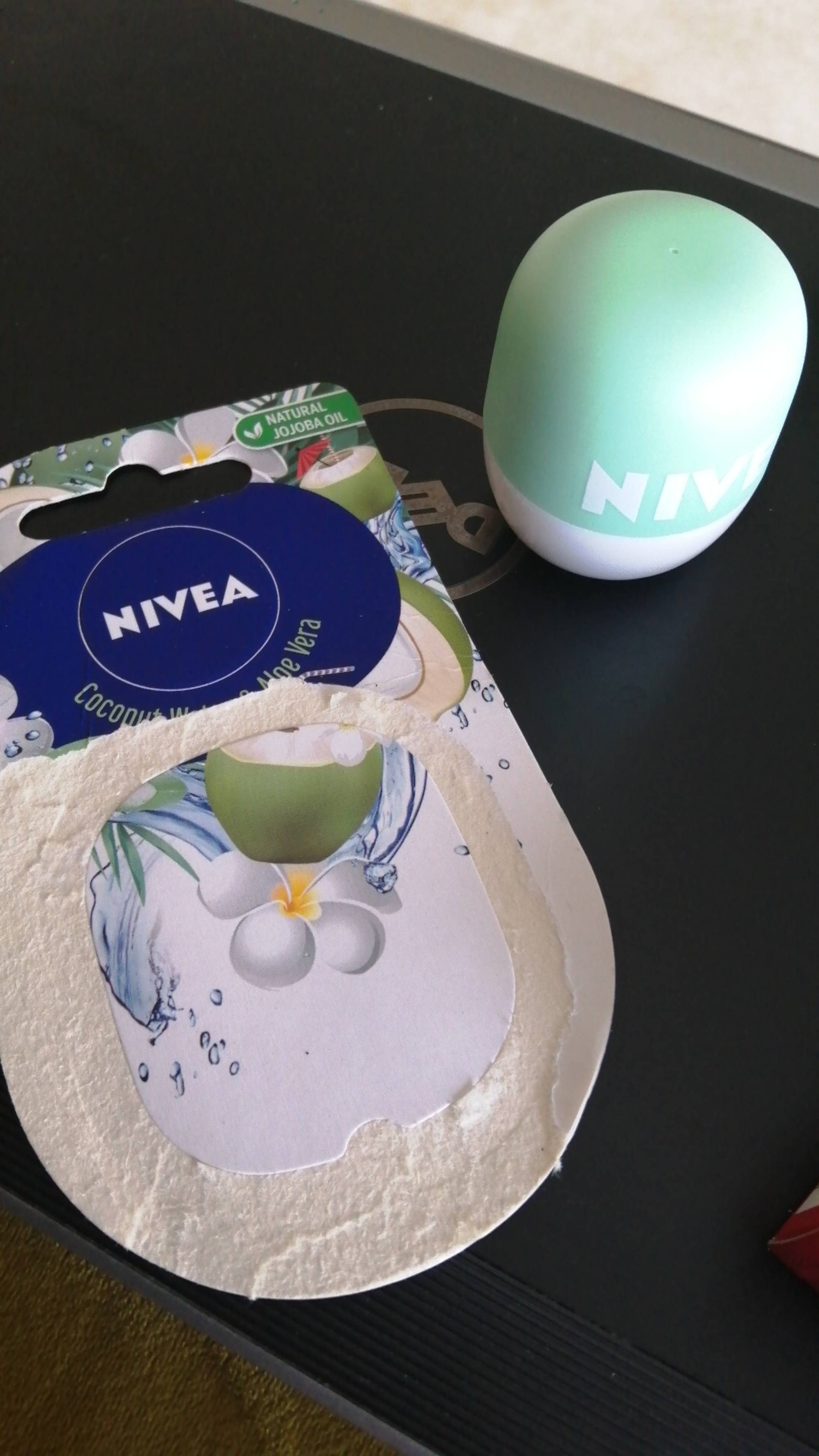 NIVEA - Baume à lèvres goût eau de noix de coco et aloe vera