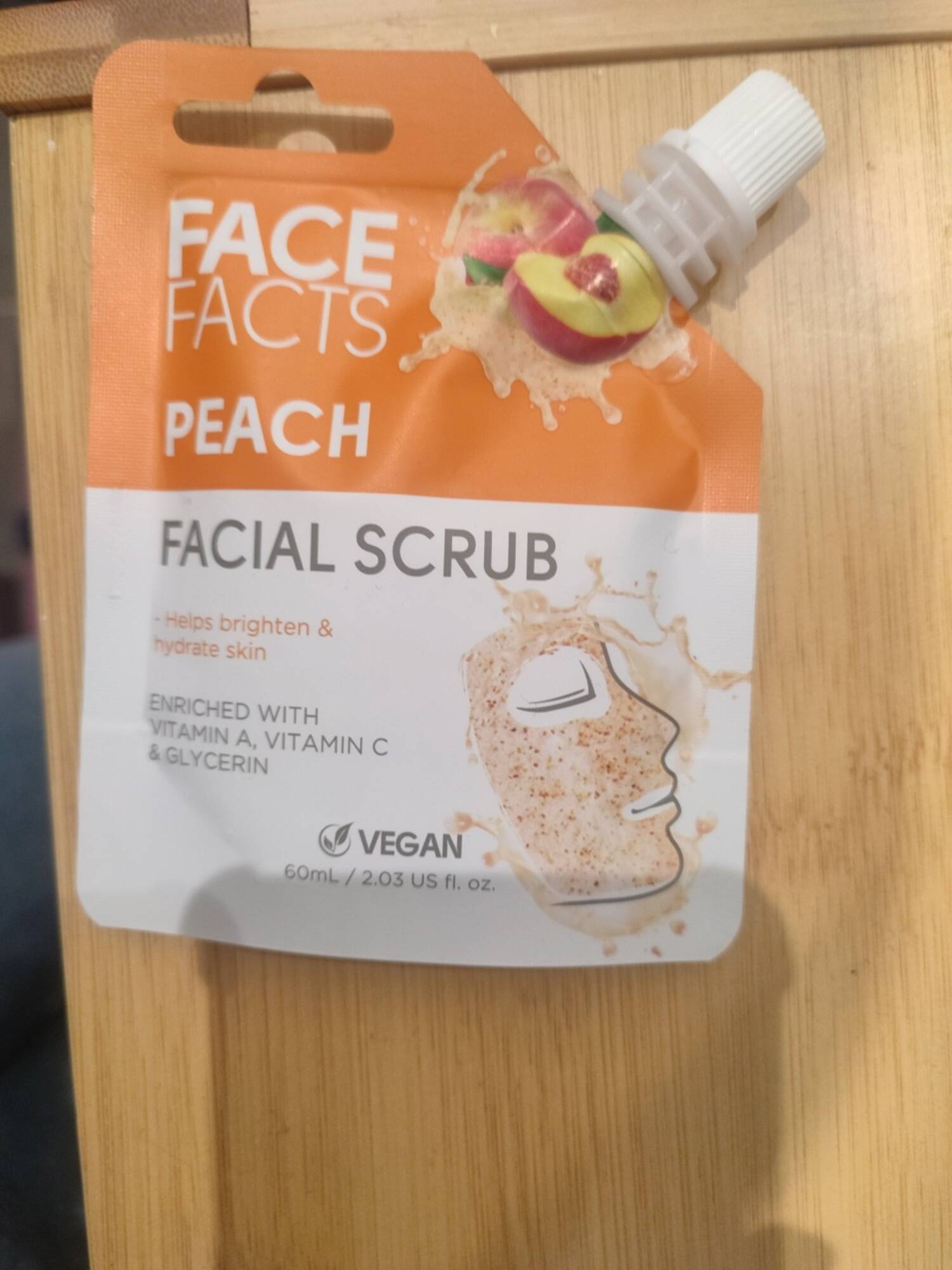 FACE FACTS - Peach facial scrub 