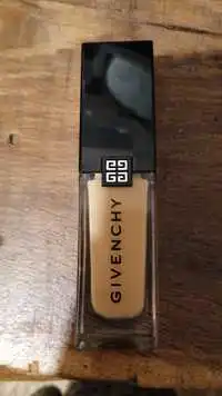 GIVENCHY - Prisme libre Skin-caring glow - Fond de teint