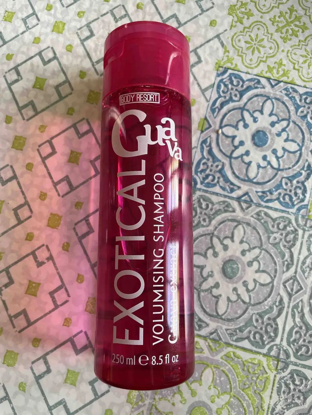 MADES COSMETICS - Exotical guava - Volumising shampoo