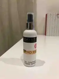 MAKEUP REVOLUTION - Pro fix - Oil control fixing spray